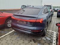 Widok z tyłu po stronie prawej