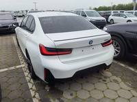 Widok z tyłu po stronie lewej