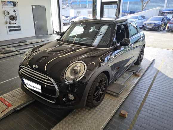 Изглед отпред отляво