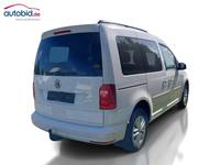 Skats no labās puses aizmugurē