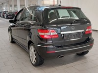 Widok z tyłu po stronie lewej