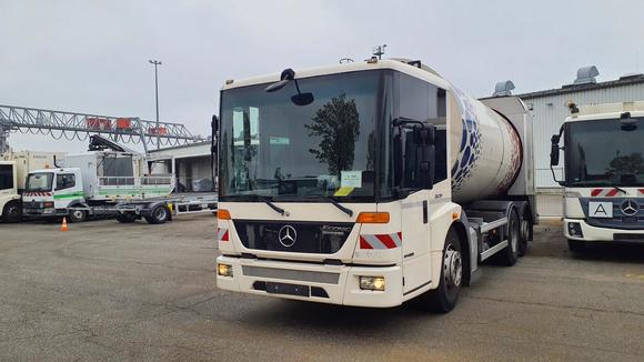 Náhled zpředu zleva