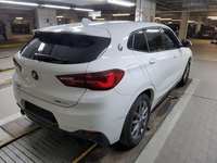 Изглед отзад отдясно