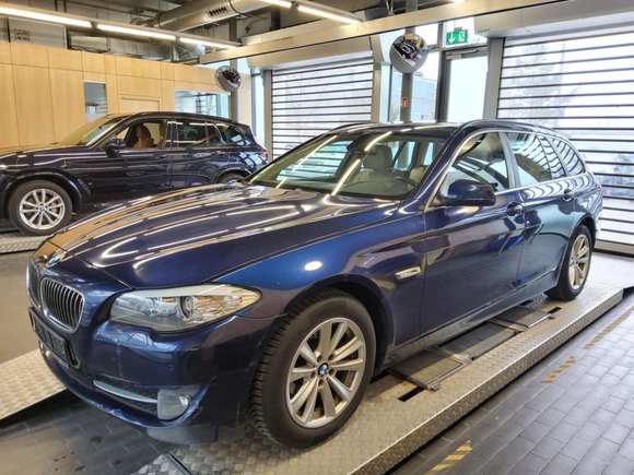 Изглед отпред отляво