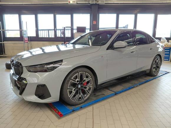 Pogled sprijeda lijevo