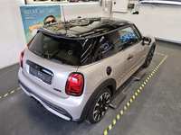 Изглед отзад отдясно