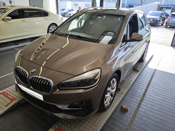 Изглед отпред отляво