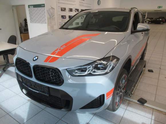 Pogled od napred levo