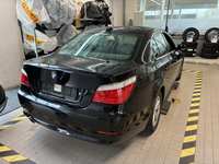 Pogled od pozadi desno