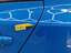 Tragovi oštećenja na ivicama vrta pozadi levo
