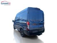 Vaade tagant vasakult