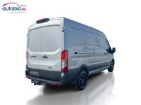 Skats no labās puses aizmugurē