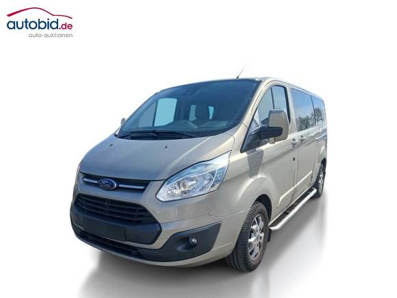 Skats no kreisās puses priekšā