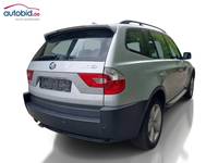 Skats no labās puses aizmugurē