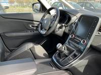 Вид на салон