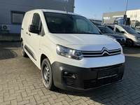 Pogled sprijeda desno