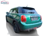 Skats no kreisās puses aizmugurē