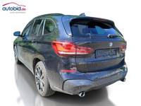 Skats no kreisās puses aizmugurē