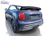 Vaade tagant vasakult