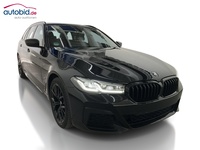 Skats no labās puses priekšā