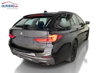 Skats no labās puses aizmugurē