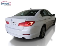 Skats no labās puses aizmugurē