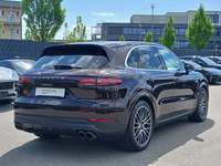 Pogled od pozadi desno