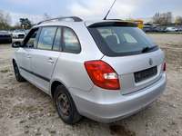 Вид сзади слева