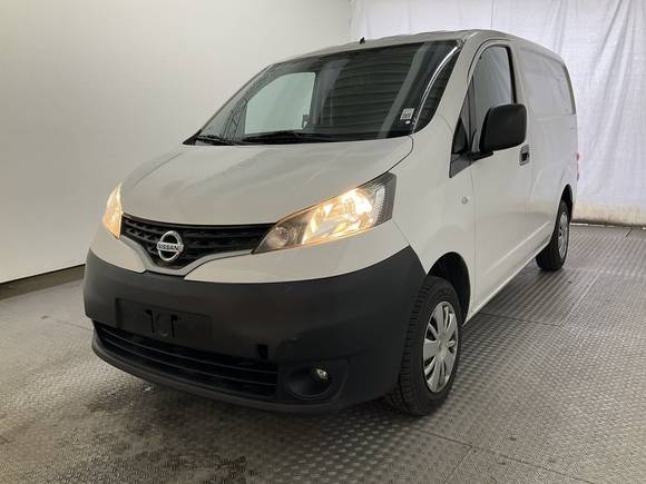 Skats no kreisās puses priekšā