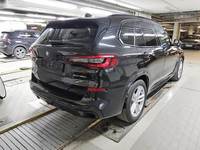 Изглед отзад отдясно