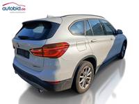 Skats no labās puses aizmugurē