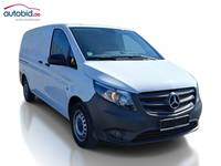 Skats no labās puses priekšā