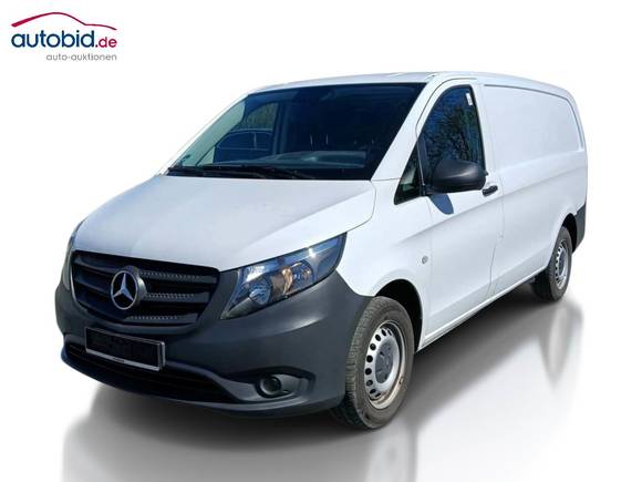 Skats no kreisās puses priekšā