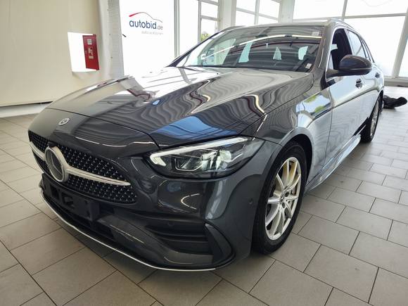 Skats no kreisās puses priekšā