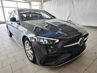 Skats no labās puses priekšā