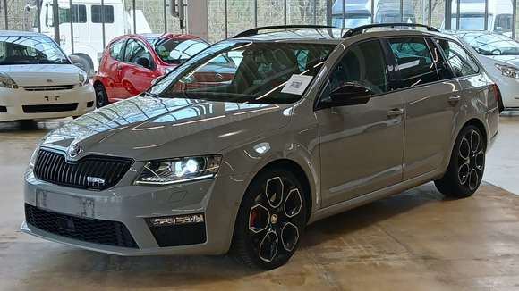 Pogled od napred levo