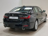 Pogled od pozadi desno