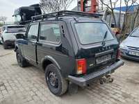 Вид сзади слева