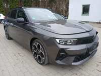 Pogled sprijeda desno