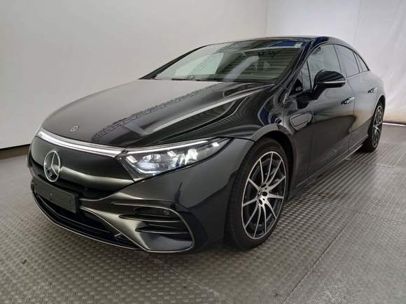 Skats no kreisās puses priekšā