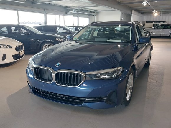 Вид спереди слева