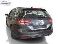 Vaade tagant vasakult