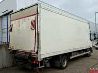 Pogled od pozadi desno