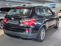 Pogled od pozadi desno