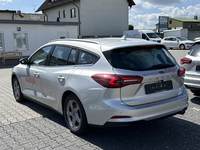 Pogled od pozadi levo