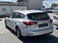 Pogled od pozadi levo