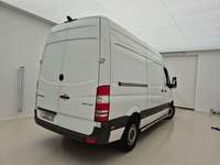 Pogled od pozadi desno