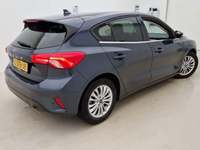 Pogled od pozadi desno