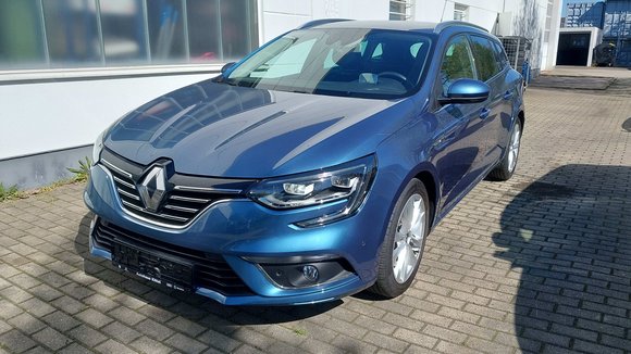 Вид спереди слева