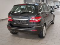 Pogled od pozadi desno